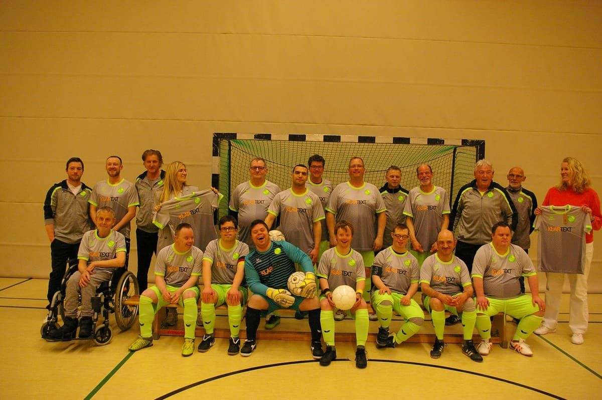 Trikots für Fußballer mit Handicap beim DJK-VfL Willich